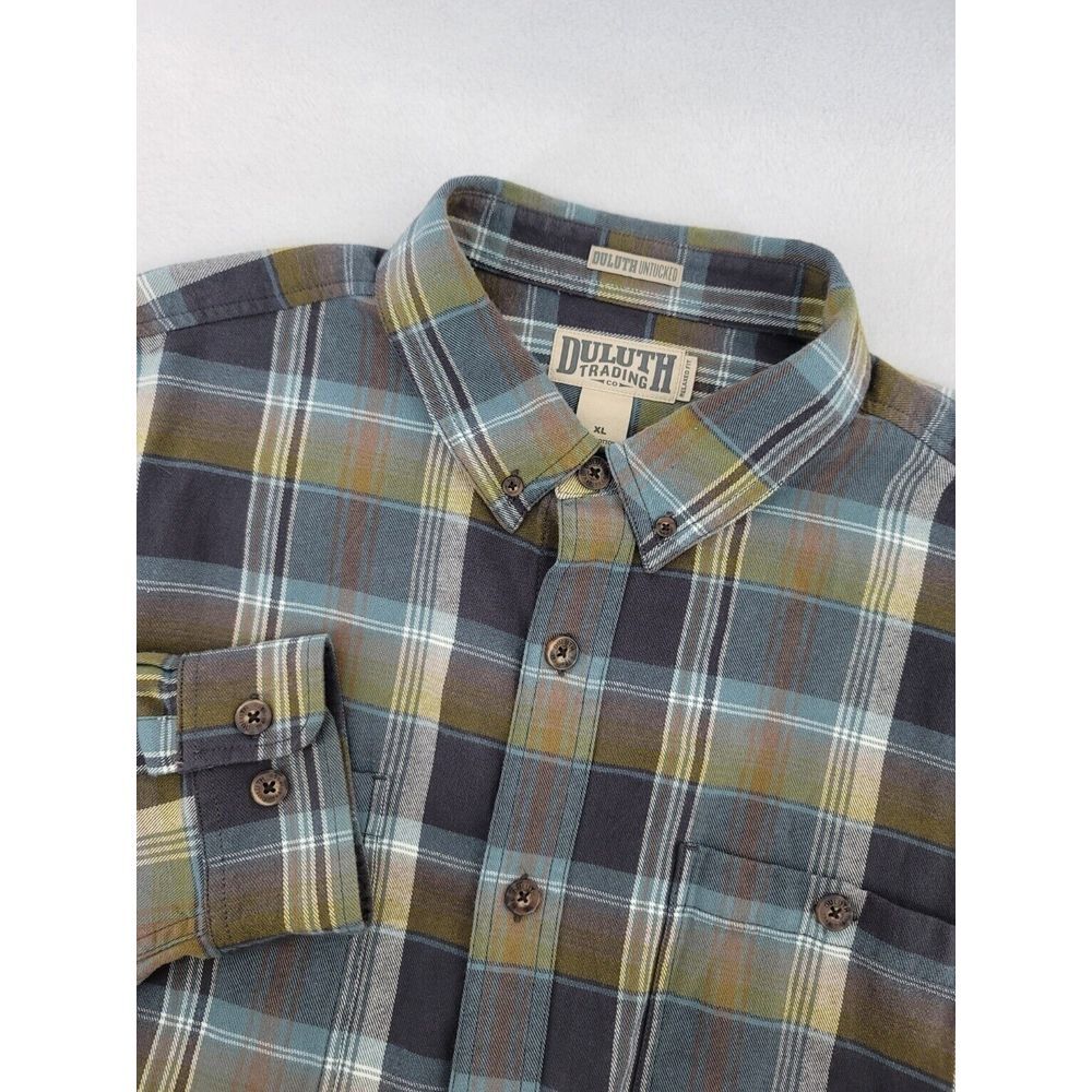 Duluth Untucked Relaxed Fit Men's XL Multi Color Light Flannel Button L/S Shirt‎